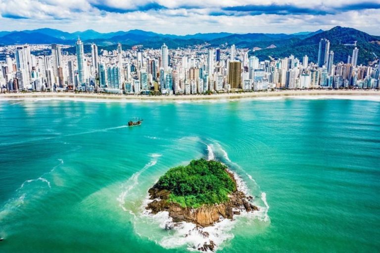 Balneário Camboriú: Seu Destino de Sonho à Beira-Mar